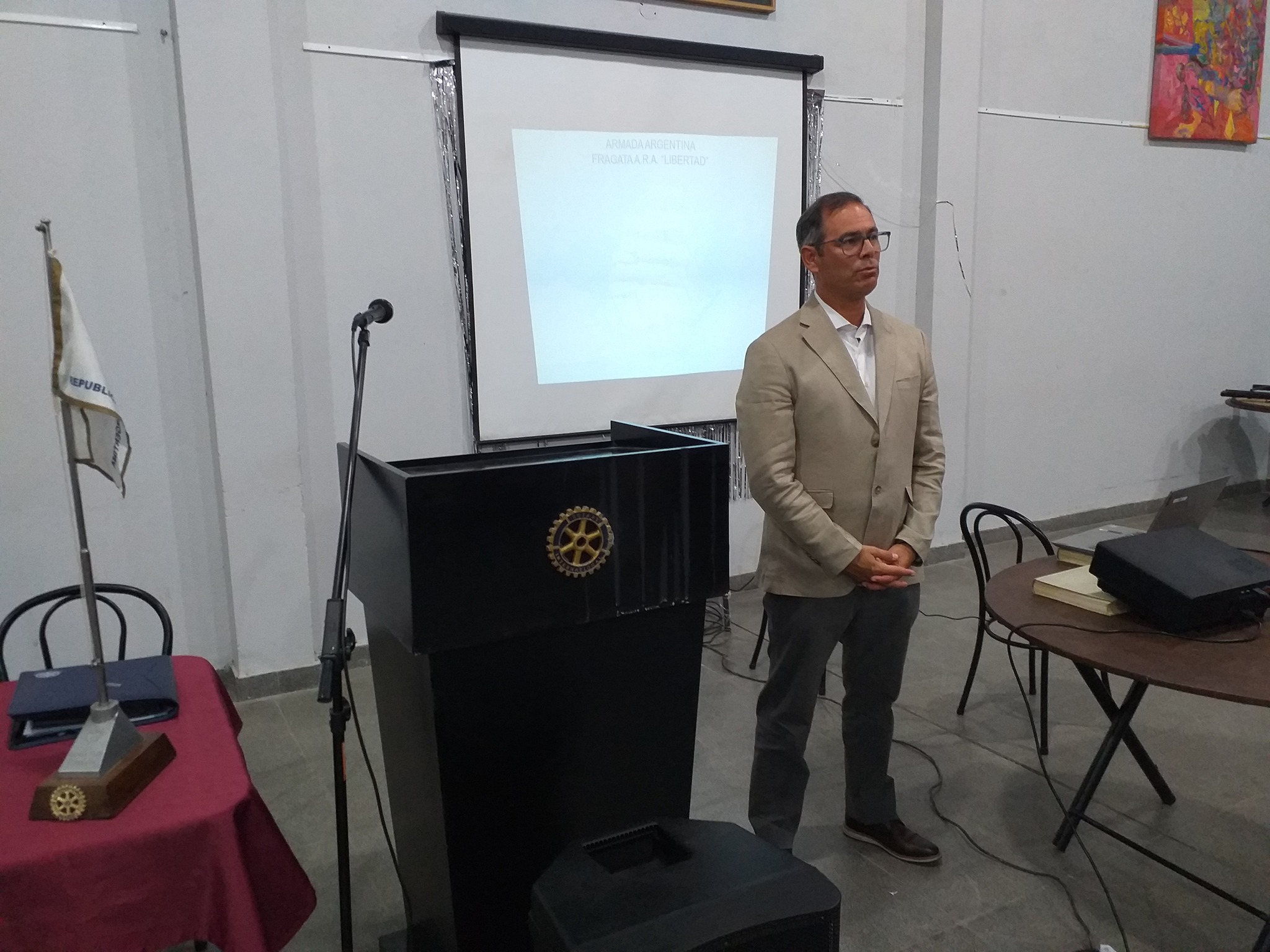 Visita del comandante de la Fragata ARA Libertad